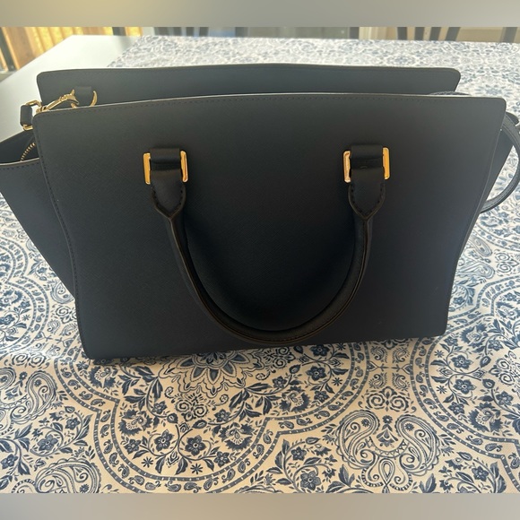 Michael Kors purse - Picture 3 of 6